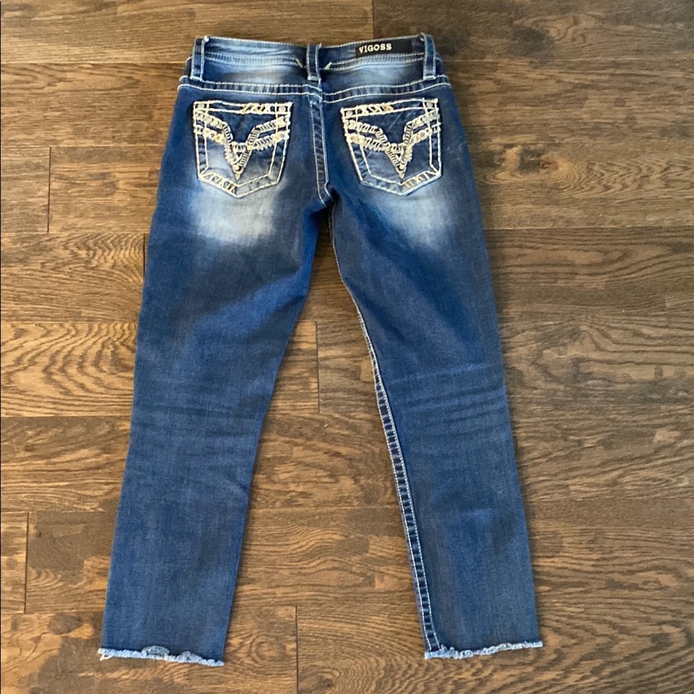 Vigoss Blue Ankle Cropped Jeans with Faded Wash and Contrast Stitching